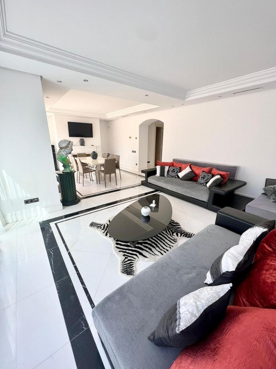 Appartement 3 Bedroom On The Waterfront Puerto Banus Marbella