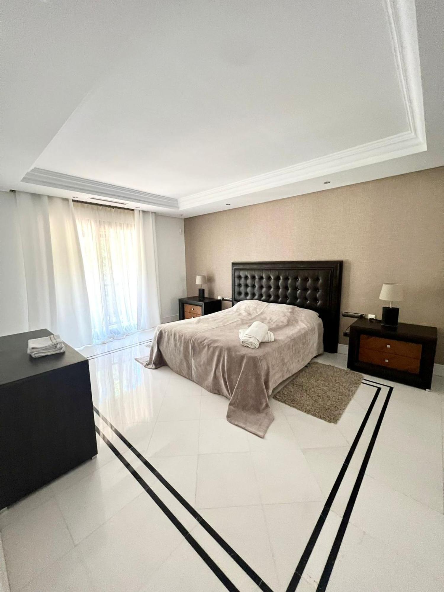 3 Bedroom On The Waterfront Puerto Banus Appartement Marbella